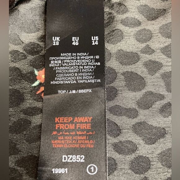 Capsule Black Satin Floral Curved Hem Top Size EU 45-US 14 - Picture 5 of 5